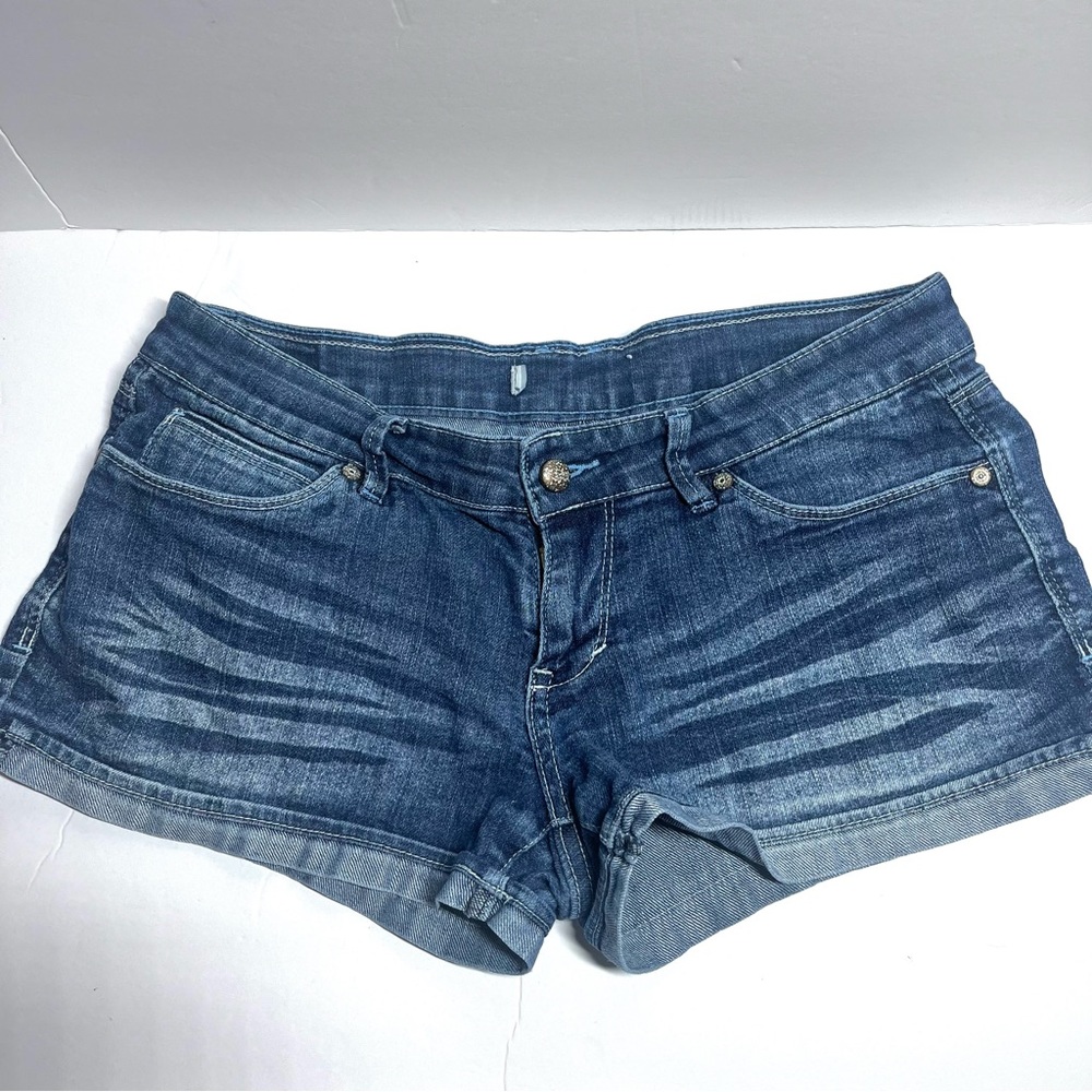 Levi Strauss women's 5 pocket relaxed denim shorts. Juniors Size 11
